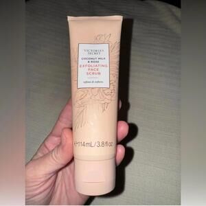 New Victoria’s Secret Coconut Milk & Rose Face Scrub 3.8oz